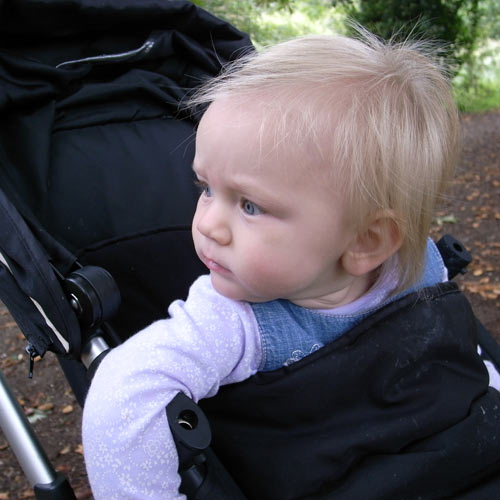 Worrybomb sitting up in her My3