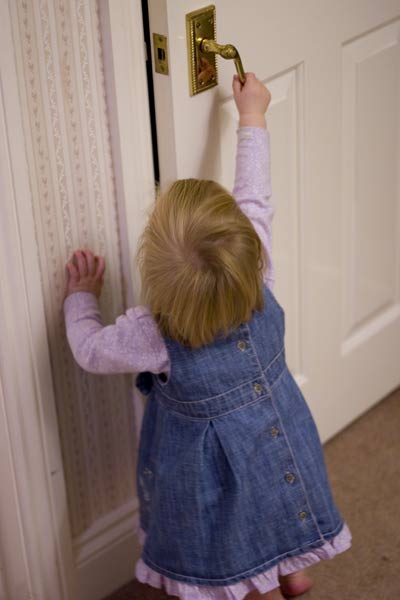 Worrybomb opens the door Worrybomb opens the door