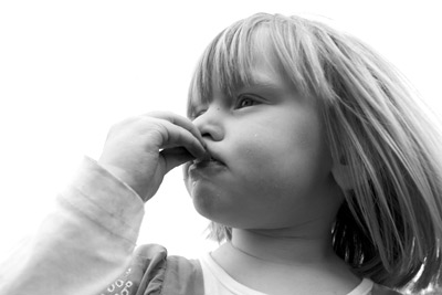 Worrybomb eating her picnic