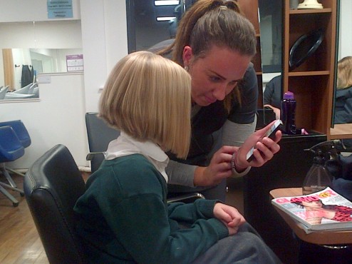 Worrybomb looks at photos of her new hair