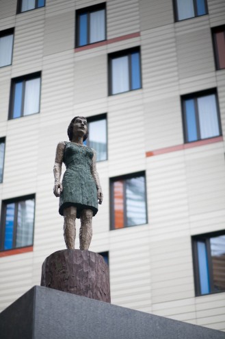 The Girl from Stephen Balkenhol’s ‘Couple’